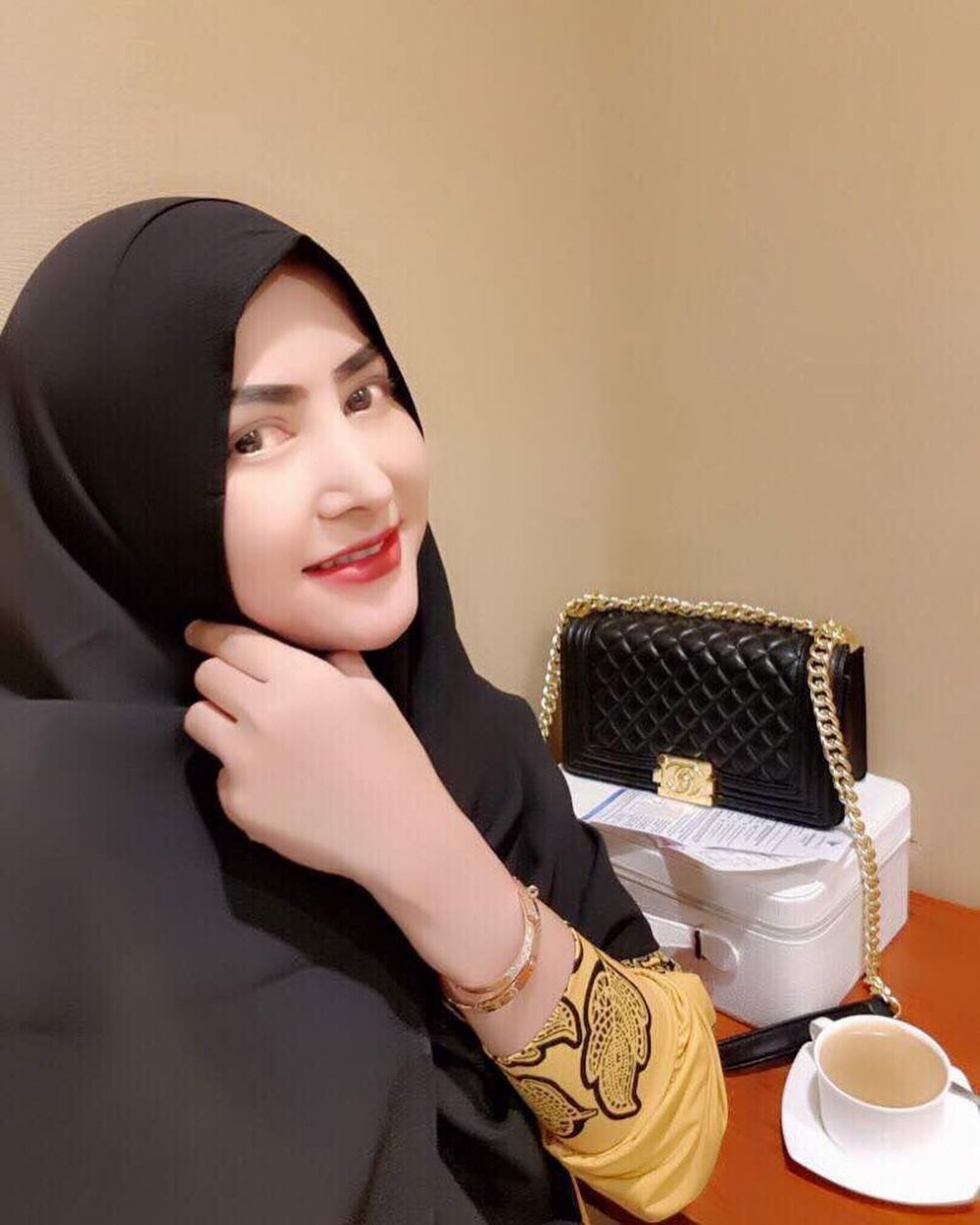 Transformasi Cynthiara Alona, dulu berhijab kini berani tampil seksi
