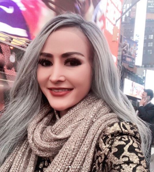 Transformasi Cynthiara Alona, dulu berhijab kini berani tampil seksi