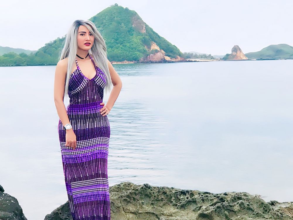 Transformasi Cynthiara Alona, dulu berhijab kini berani tampil seksi