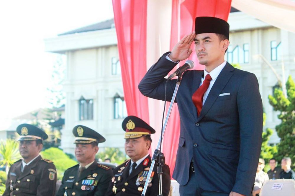 Nggak cuma tampan, 6 seleb ini juga punya kecerdasan di atas rata-rata