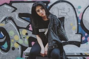 9 Gaya monokrom ala Valencia Tanoe, putri Hary Tanoe yang elegan