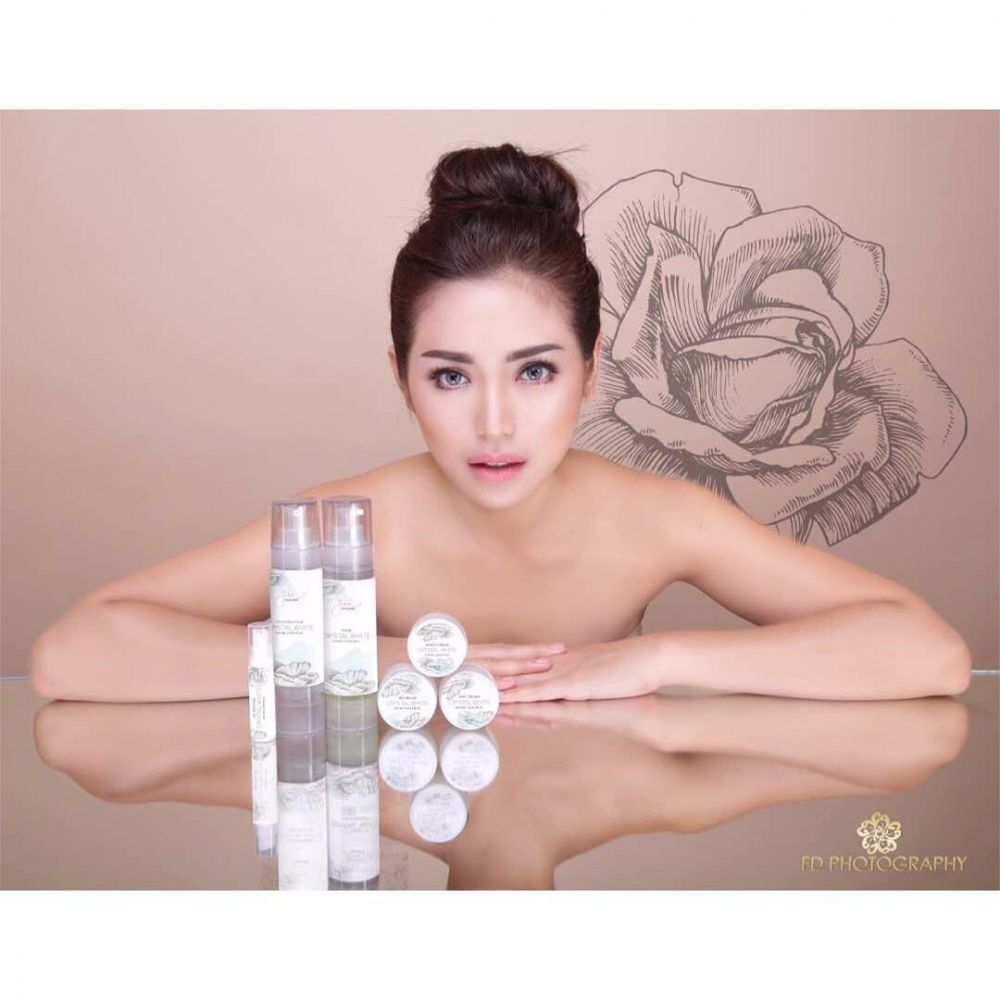 7 Pose seksi Jessica Iskandar ini curi perhatian warganet