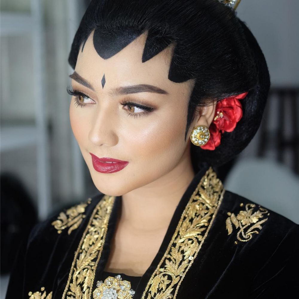 4 Gaya Citra Kirana dandan ala pengantin Jawa, cantiknya bikin meleleh