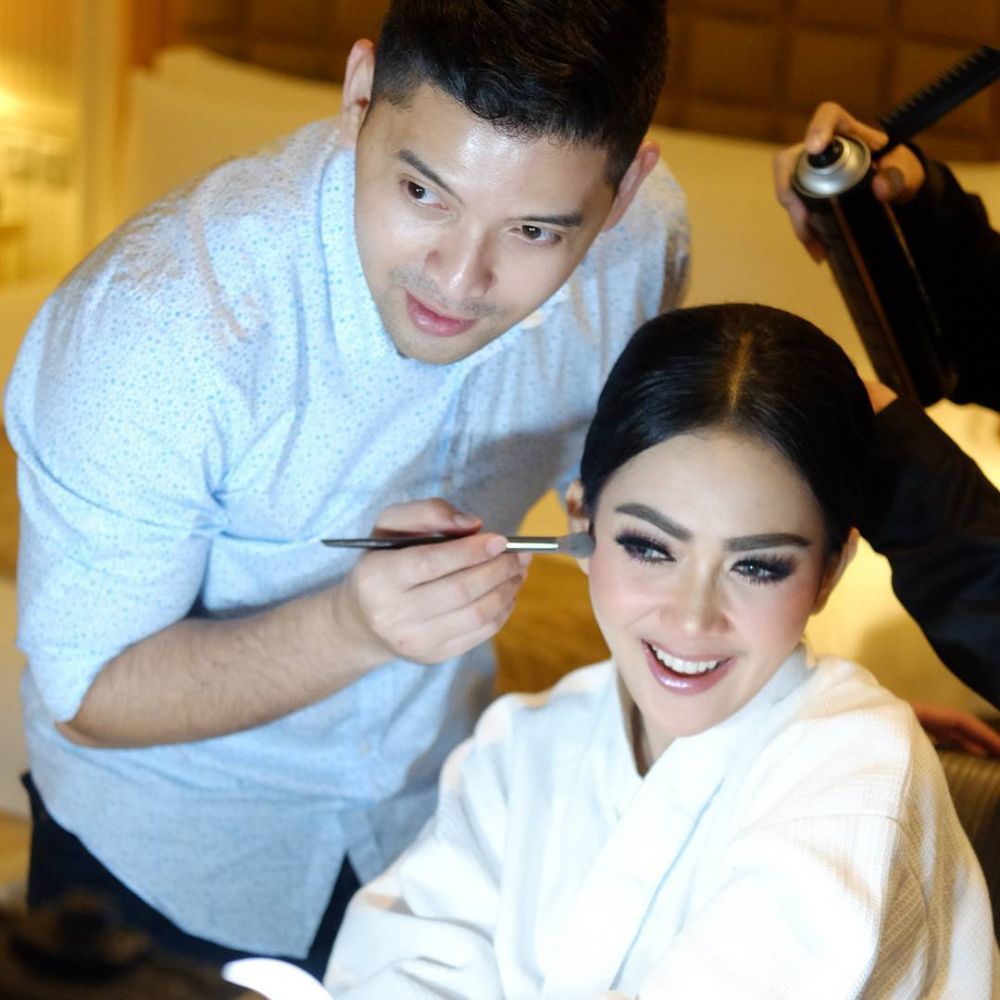 Mengintip 13 penampilan artis cantik Indonesia ketika di ruang makeup