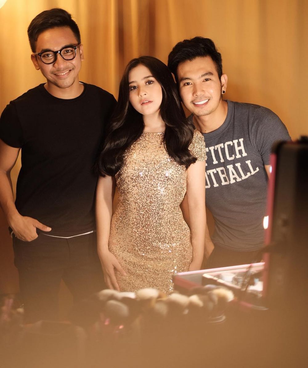 Mengintip 13 penampilan artis cantik Indonesia ketika di ruang makeup
