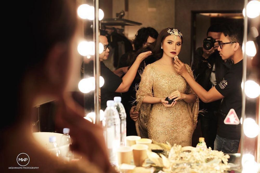 Mengintip 13 penampilan artis cantik Indonesia ketika di ruang makeup