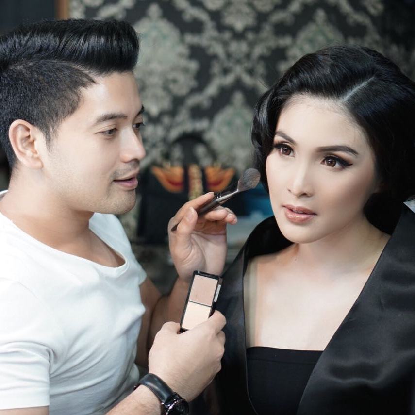 Mengintip 13 penampilan artis cantik Indonesia ketika di ruang makeup