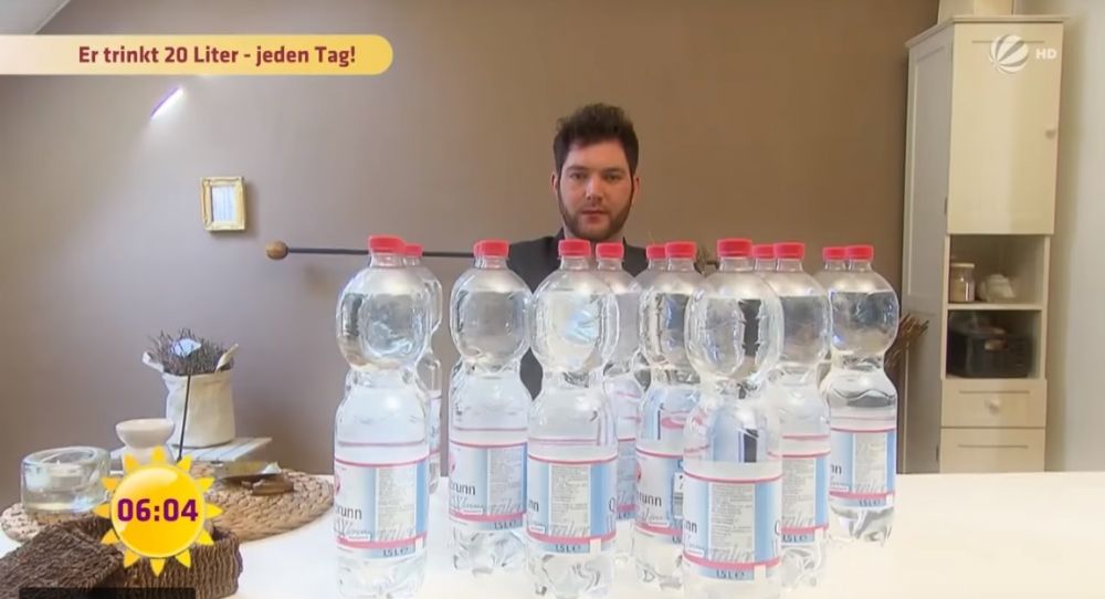 Pria ini harus minum 20 liter air setiap hari, faktanya bikin haru
