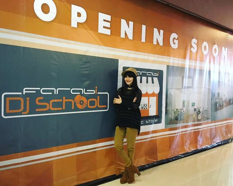 10 Bukti Ita Purnamasari makin memesona meski sudah kepala lima