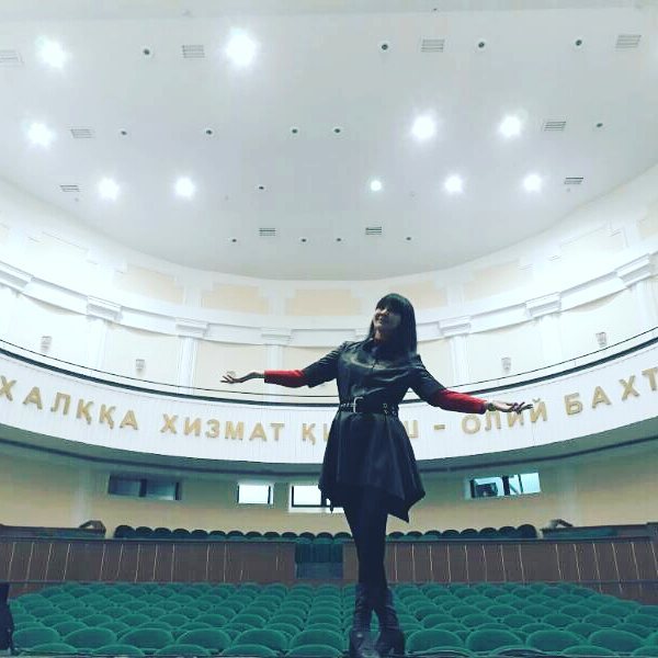 10 Bukti Ita Purnamasari makin memesona meski sudah kepala lima