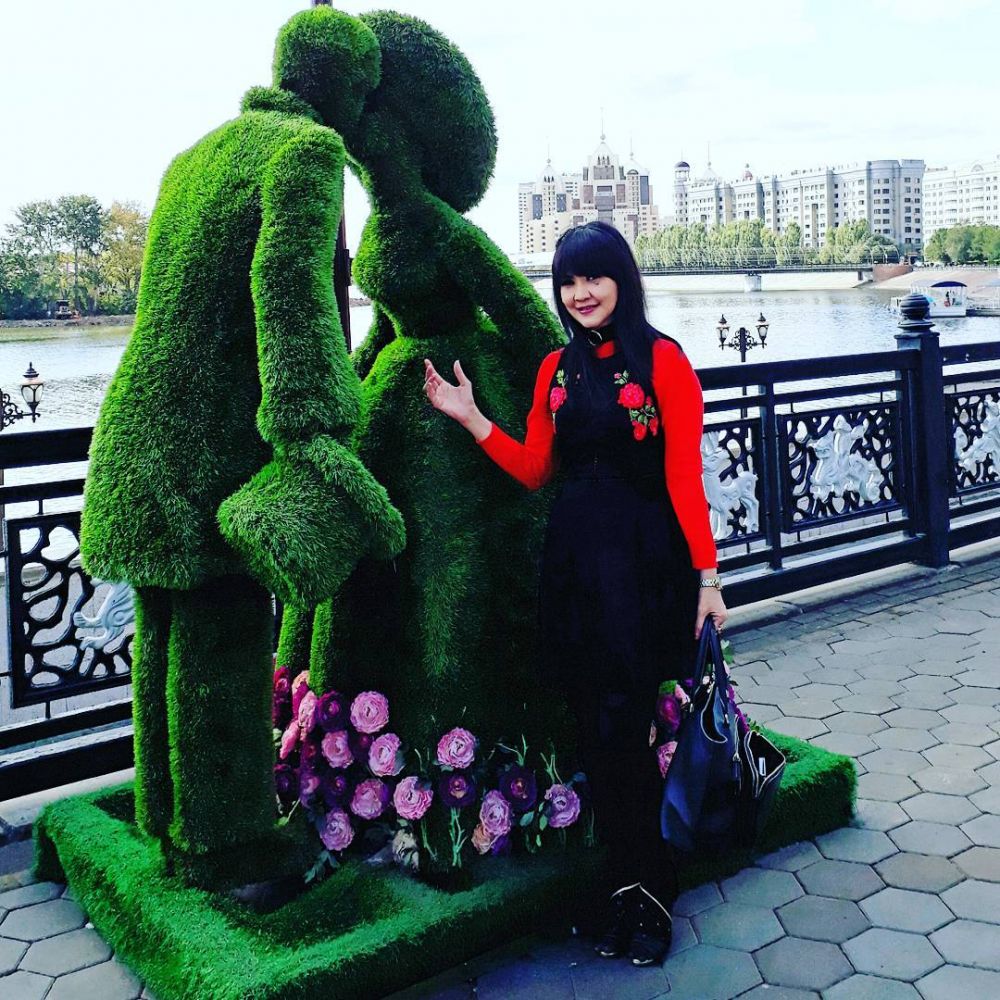 10 Bukti Ita Purnamasari makin memesona meski sudah kepala lima