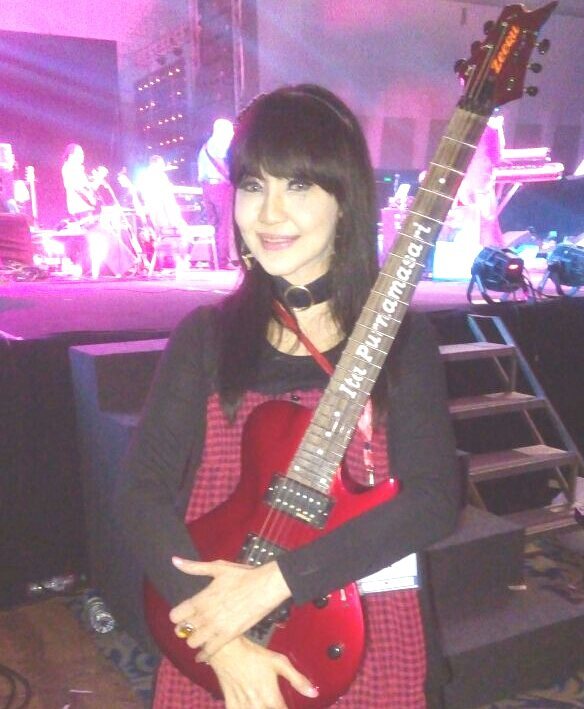 10 Bukti Ita Purnamasari makin memesona meski sudah kepala lima