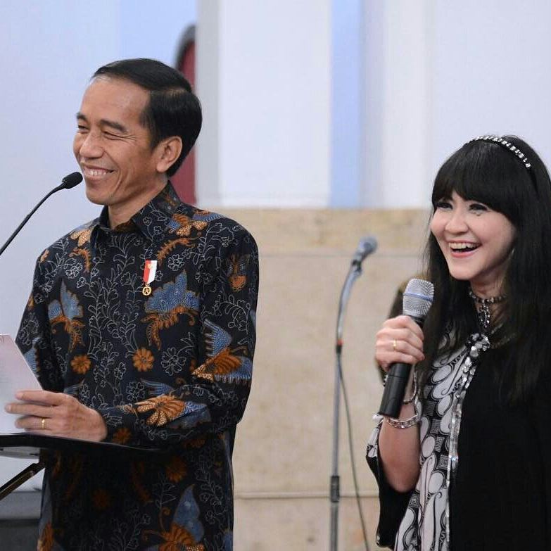 10 Bukti Ita Purnamasari makin memesona meski sudah kepala lima