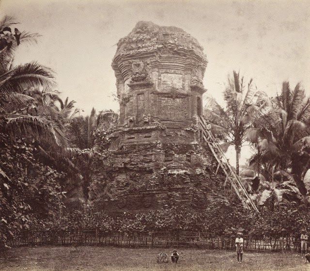 10 Potret lawas candi di Indonesia akhir abad ke-19, megah banget