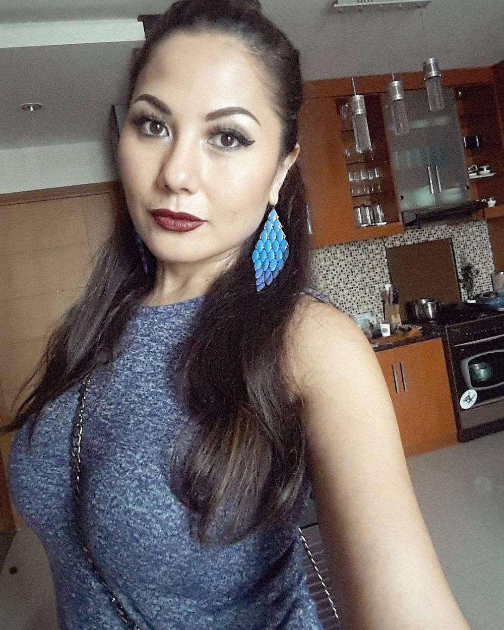 Meski sudah 42 tahun, ini bukti Emma Waroka masih seksi menggoda