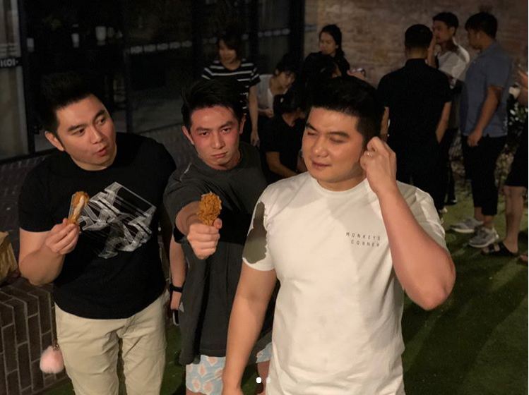 10 Potret kekompakan Chef Arnold bersaudara, anak muda terkaya Forbes