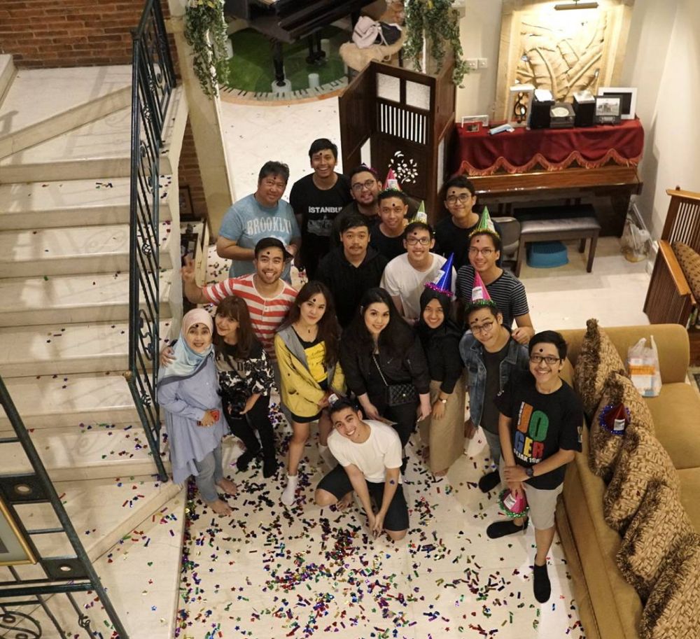 5 Momen kemesraan Sheryl Sheinafia dan adik Vidi Aldiano