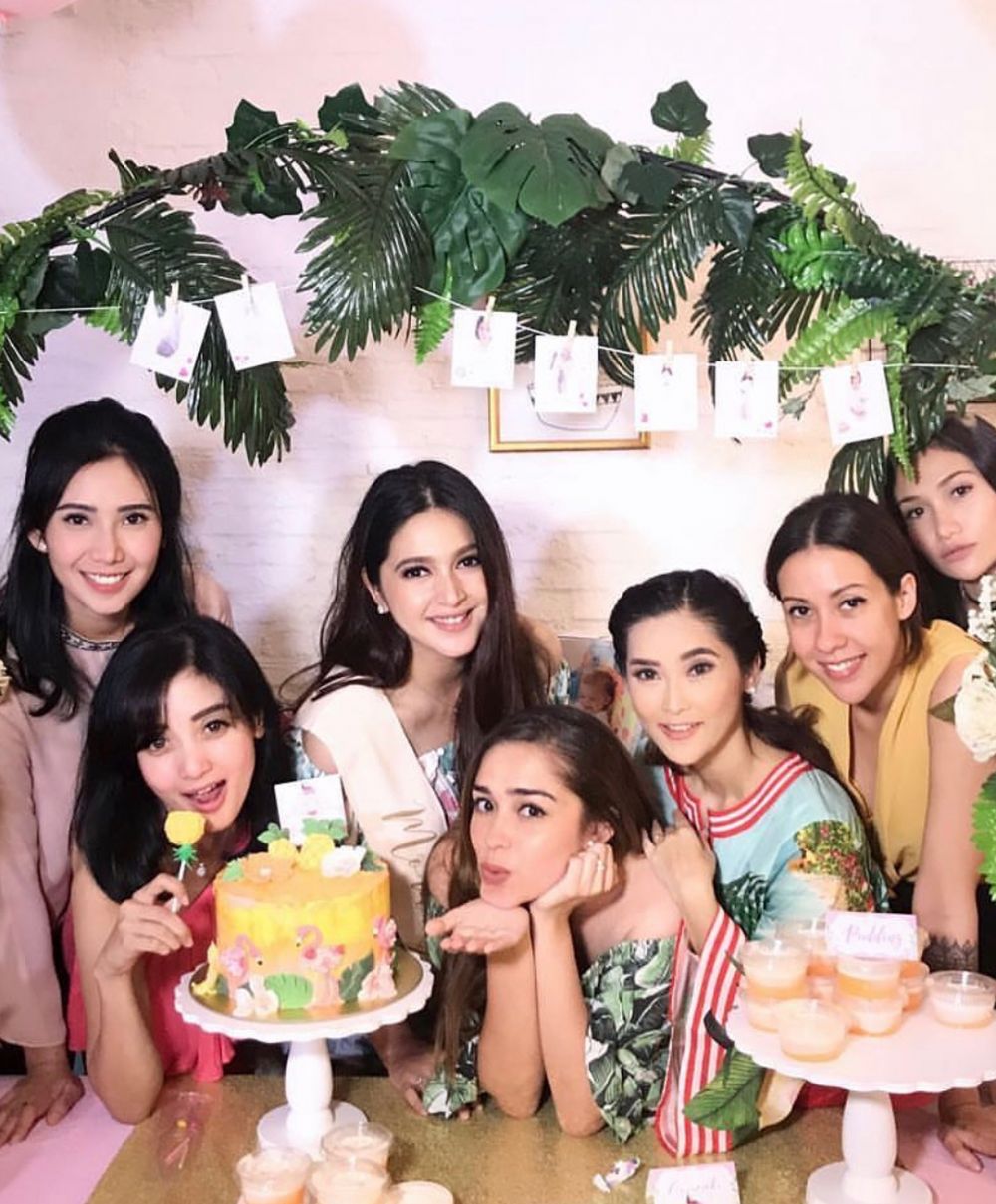 Tampil cantik menawan, ini 8 foto baby shower ala Nabila Syakieb