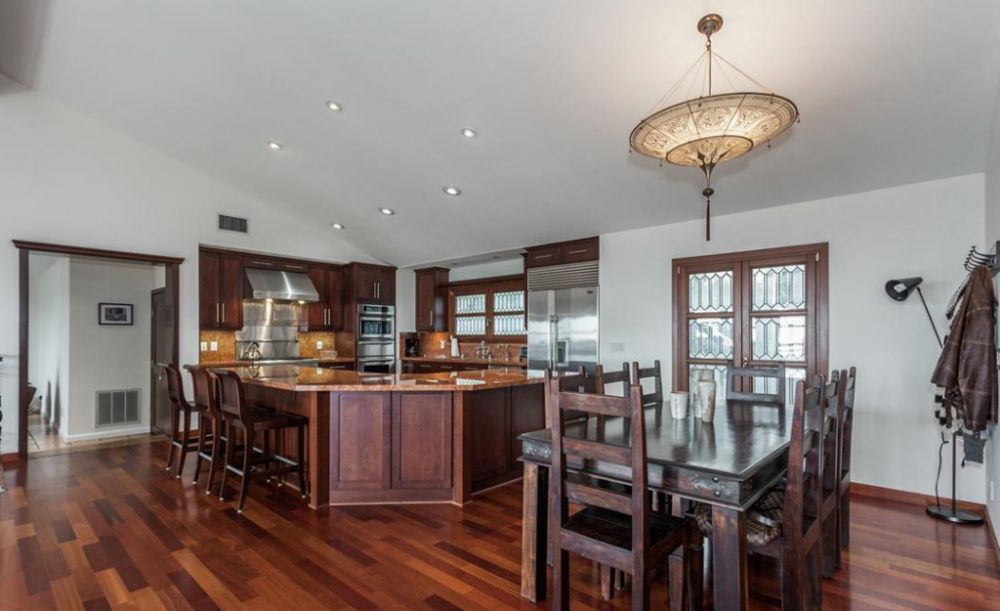 Pindah hunian, ini 11 penampakan rumah lama Charlie Puth yang mewah