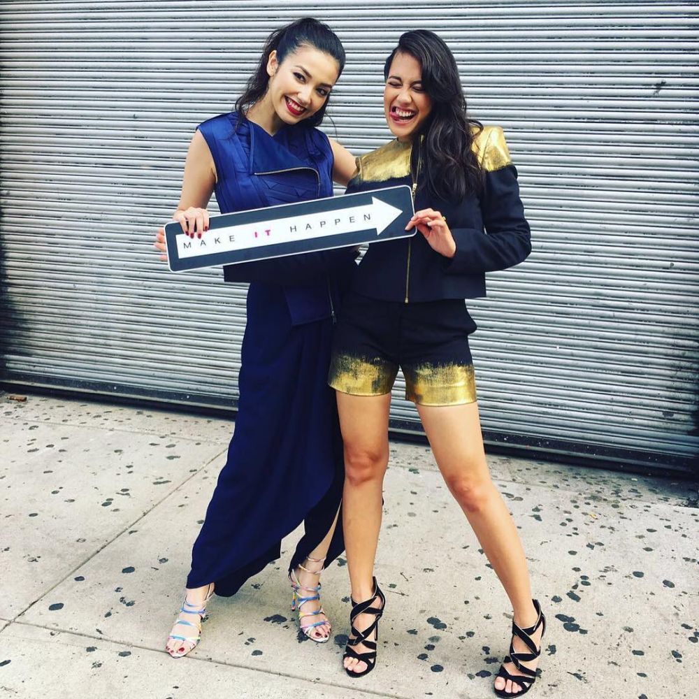 9 Momen kebersamaan Pevita Pearce & Velove Vexia, idola kaum adam nih!