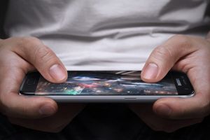 48 Jam nonstop main game dari HP, pria ini nyaris lumpuh!