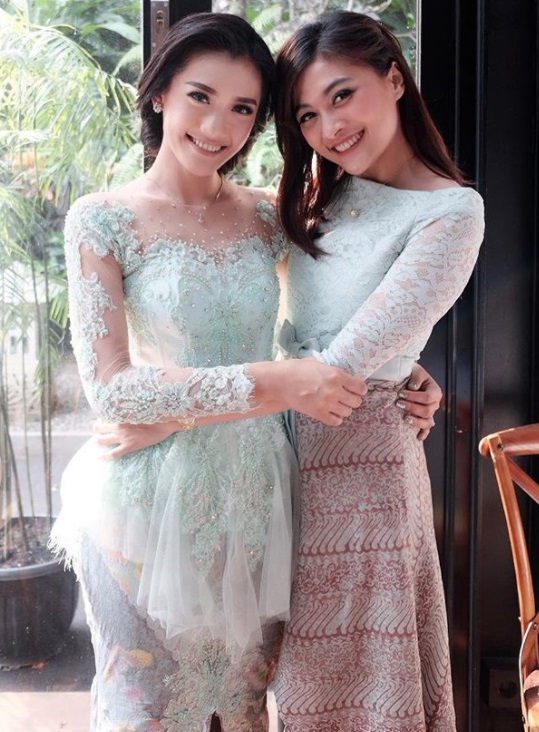 Potret cantiknya 7 bridesmaids saat lamaran Raditya Dika-Annissa