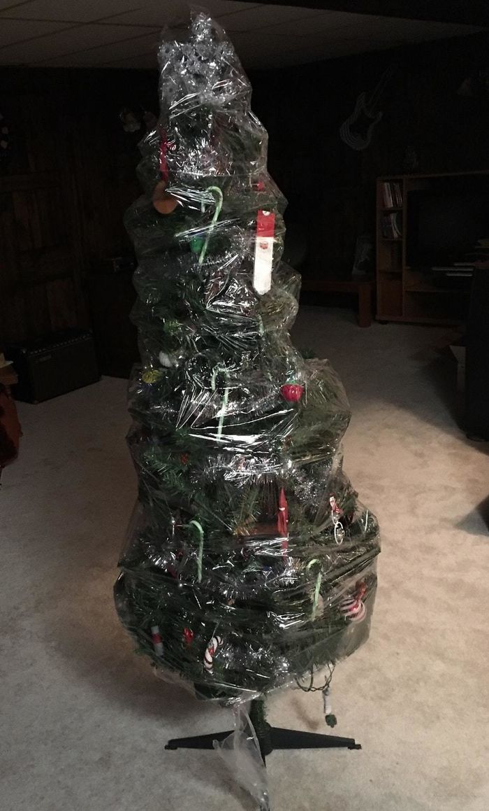 10 Dekorasi pohon Natal ala orang-orang malas ini bikin tepuk jidat