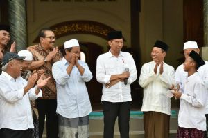 Ini puisi santri Pondok Tremas Pacitan yang bikin Jokowi terharu