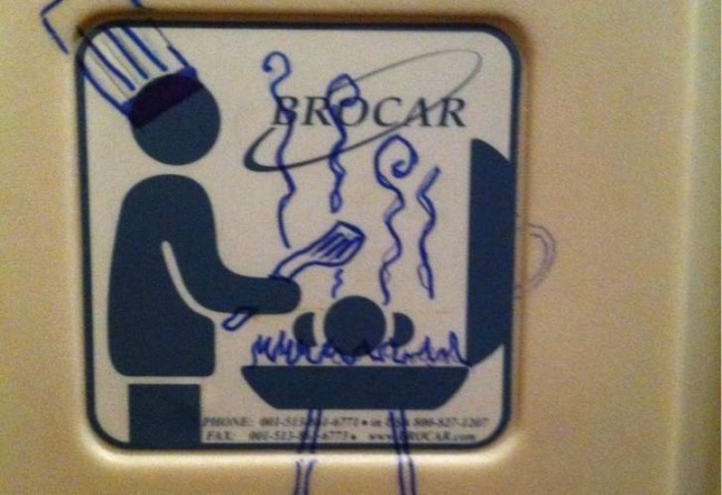 14 Karya vandalisme di toilet ini keren, bikin senyum-senyum sendiri