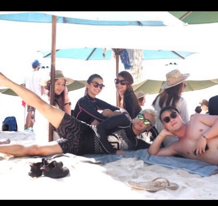 7 Foto bukti kedekatan Raline Shah dan Seungri Bigbang