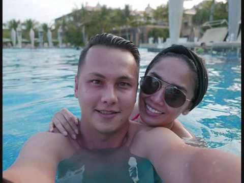 5 Pasangan seleb Indonesia ini pamer kemesraan di kolam renang