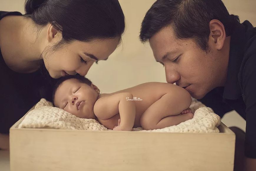 12 Gaya Gempi saat pemotretan newborn yang jarang diketahui, unyu pol