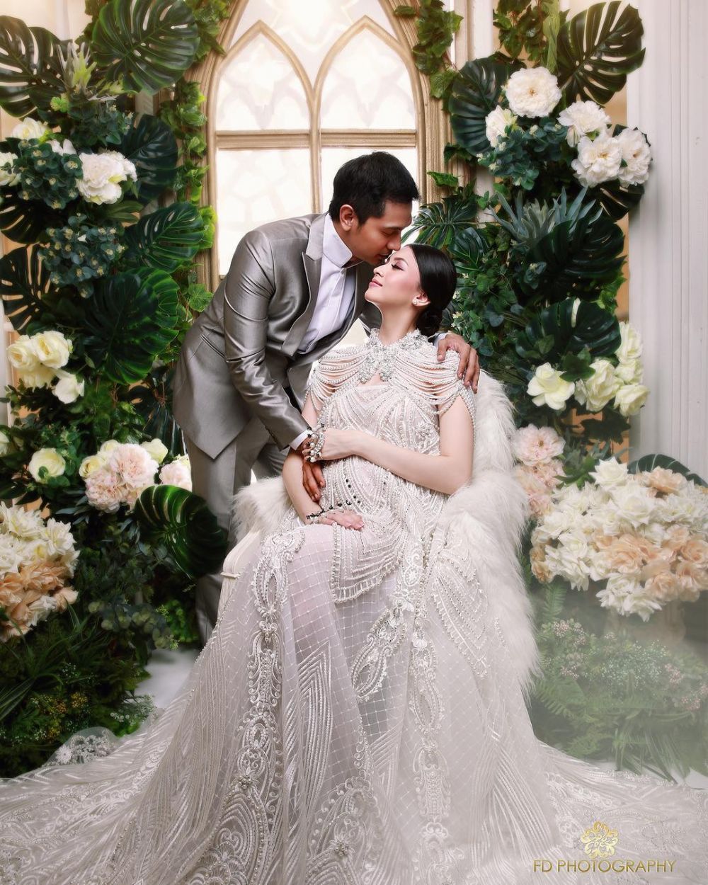 10 Foto cantiknya Donita saat pemotretan kehamilan, elegan banget