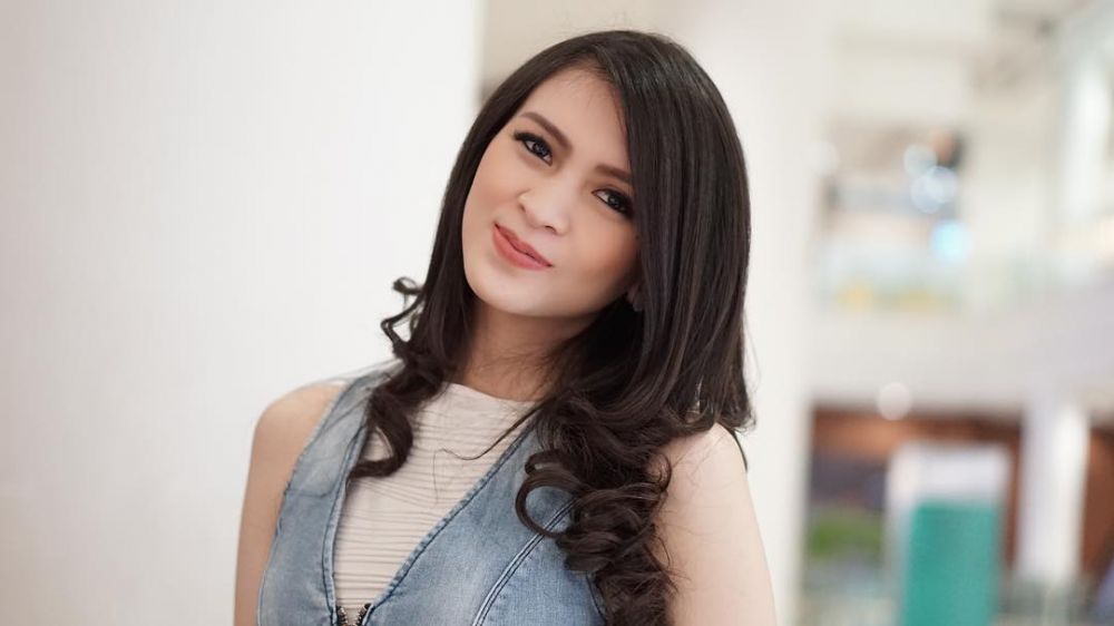10 Foto cantiknya Donita saat pemotretan kehamilan, elegan banget
