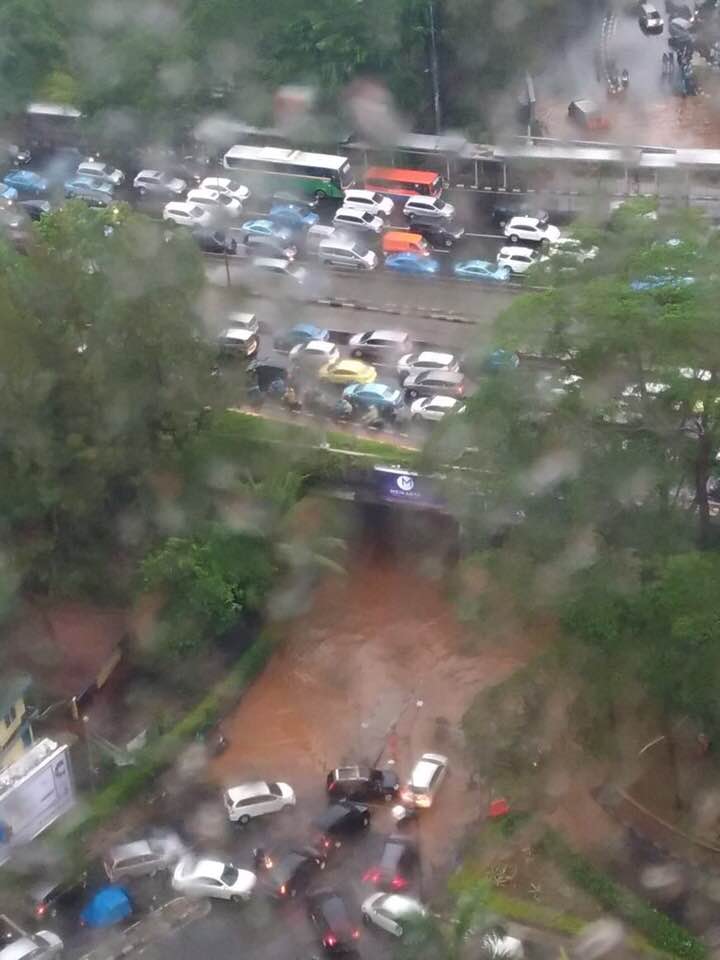 Bukan karena hujan deras, ini 5 fakta banjir Jakarta yang bikin kaget