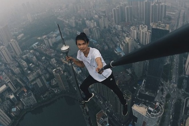 5 Fakta Yong Ning, penggila selfie ekstrem yang jatuh dari lantai 62