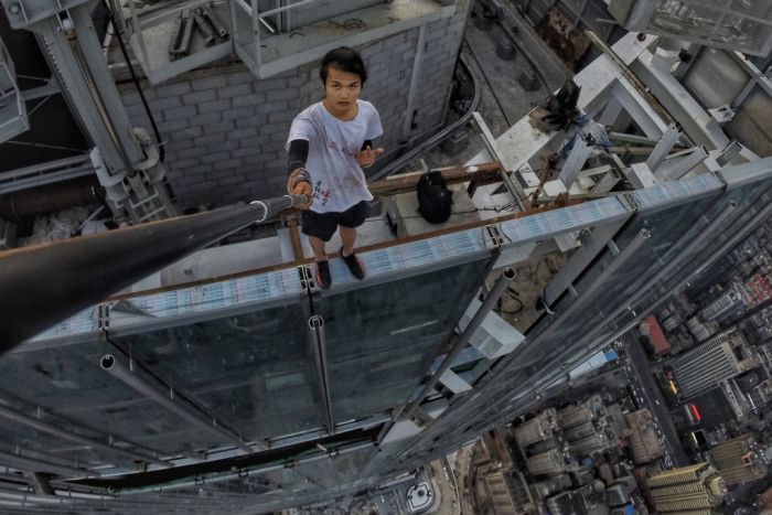 5 Fakta Yong Ning, penggila selfie ekstrem yang jatuh dari lantai 62