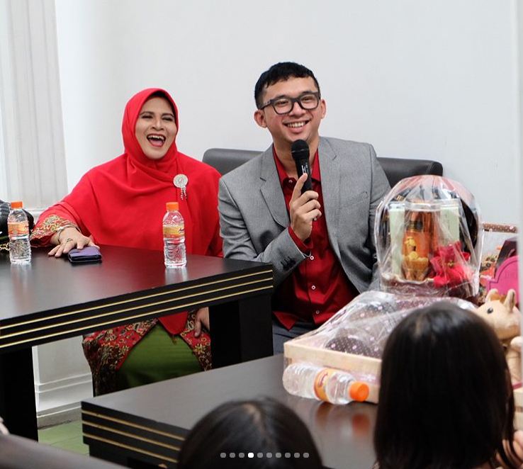 7 Momen lamaran Poppy Sovia dan Oki yang berlangsung diam-diam