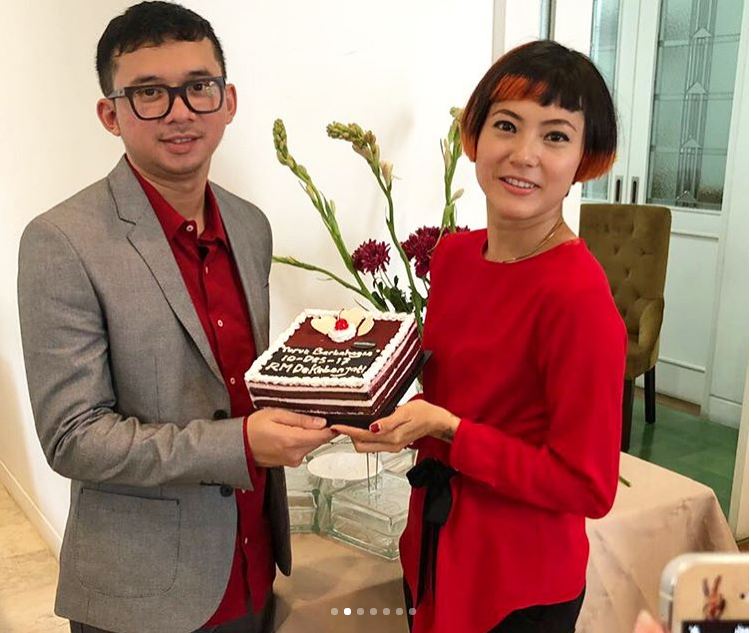7 Momen lamaran Poppy Sovia dan Oki yang berlangsung diam-diam