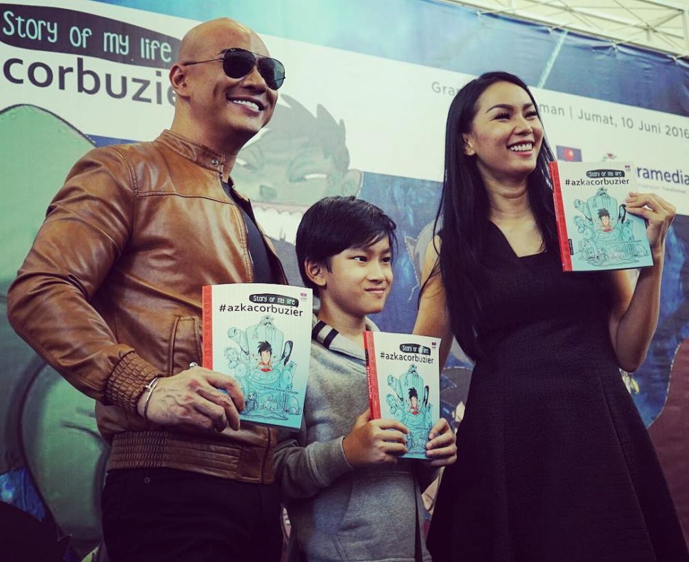 Meski bercerai, 8 seleb ini kompak rayakan momen penting anak bersama 