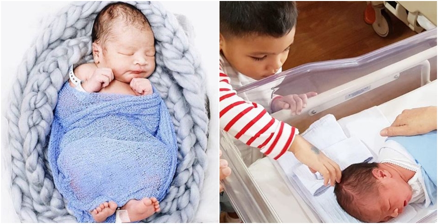 Momen akrab anak pertama Titi Kamal dan adiknya yang baru lahir