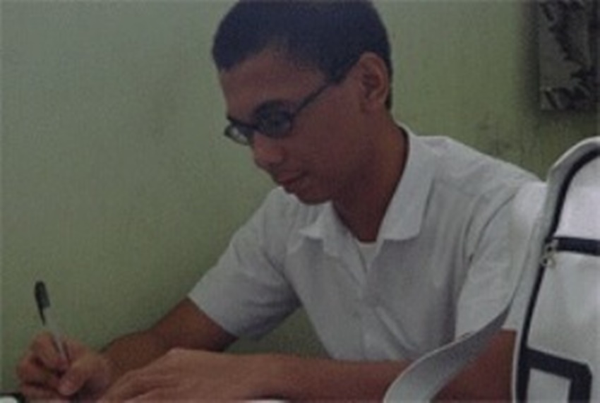 10 Foto transformasi Raditya Dika, kecilnya kelihatan serius banget