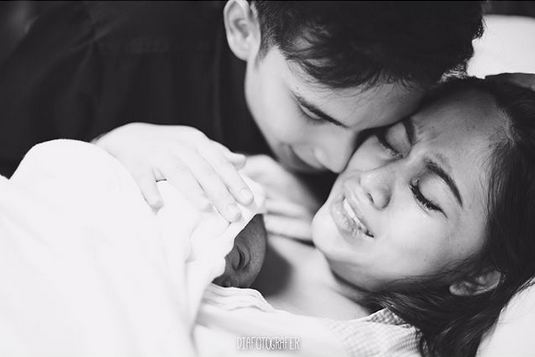 10 Potret haru persalinan Rachel Vennya, sang suami ikut menangis