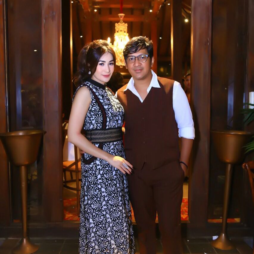 Sering tampil kocak, 10 foto ini bukti Andre Taulany romantis ke istri