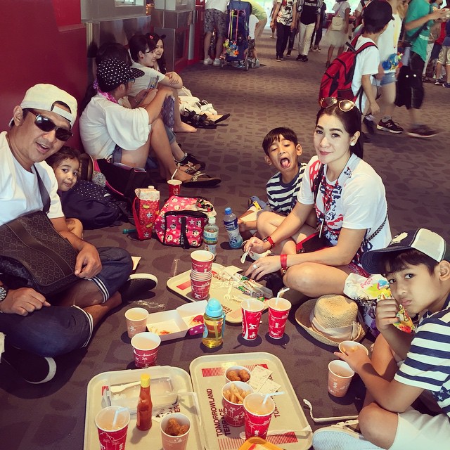 Sering tampil kocak, 10 foto ini bukti Andre Taulany romantis ke istri