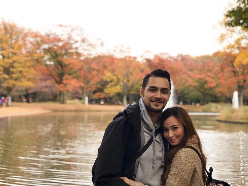 4 Seleb ini memilih menikah diam-diam di luar negeri, kenapa ya?