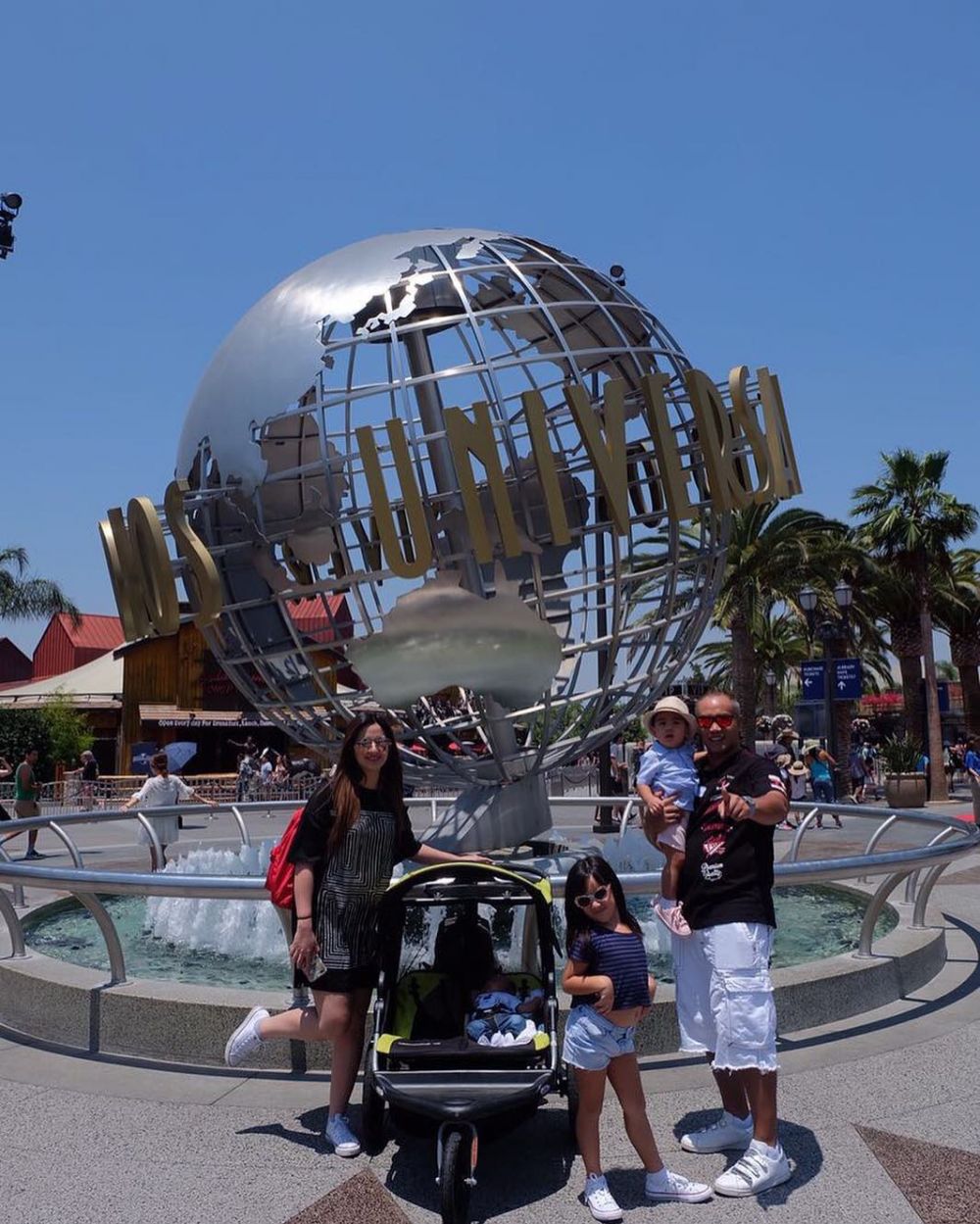 Belum genap 6 bulan, 6 anak pasangan seleb ini sudah diajak traveling