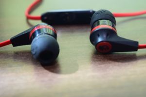 5 Earphone murah tapi nggak murahan ini siap bikin kamu eargasm