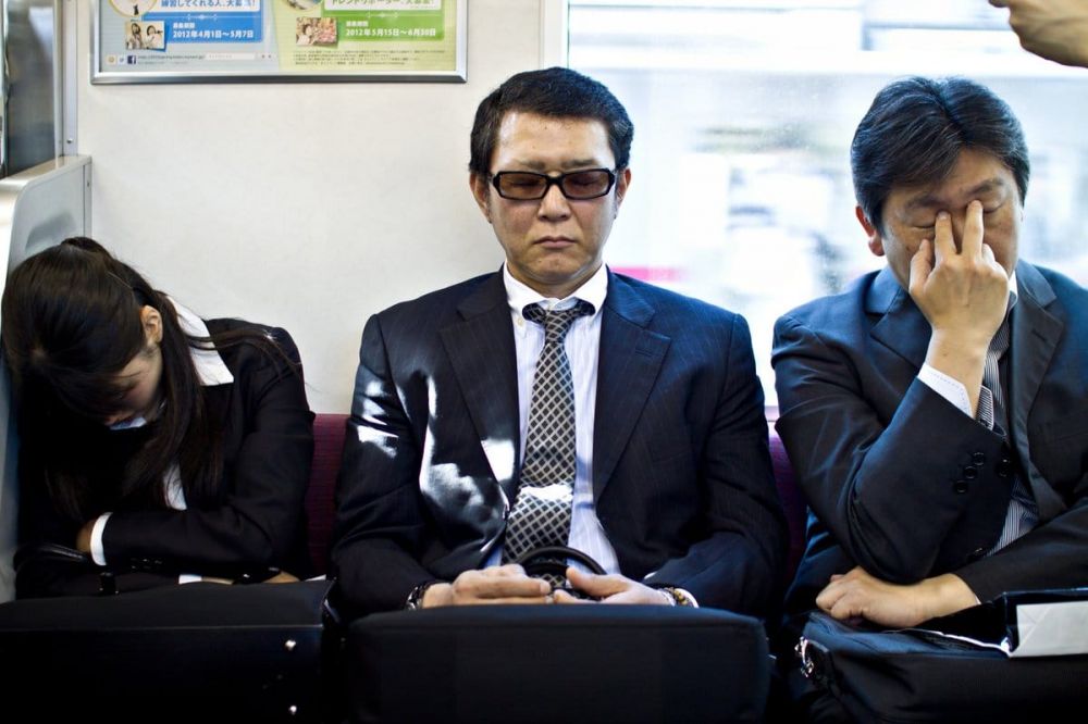 10 Potret sibuknya pekerja Jepang, tak punya waktu tidur di rumah