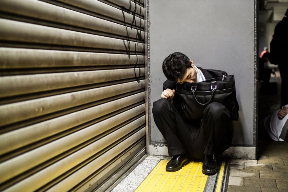 10 Potret sibuknya pekerja Jepang, tak punya waktu tidur di rumah